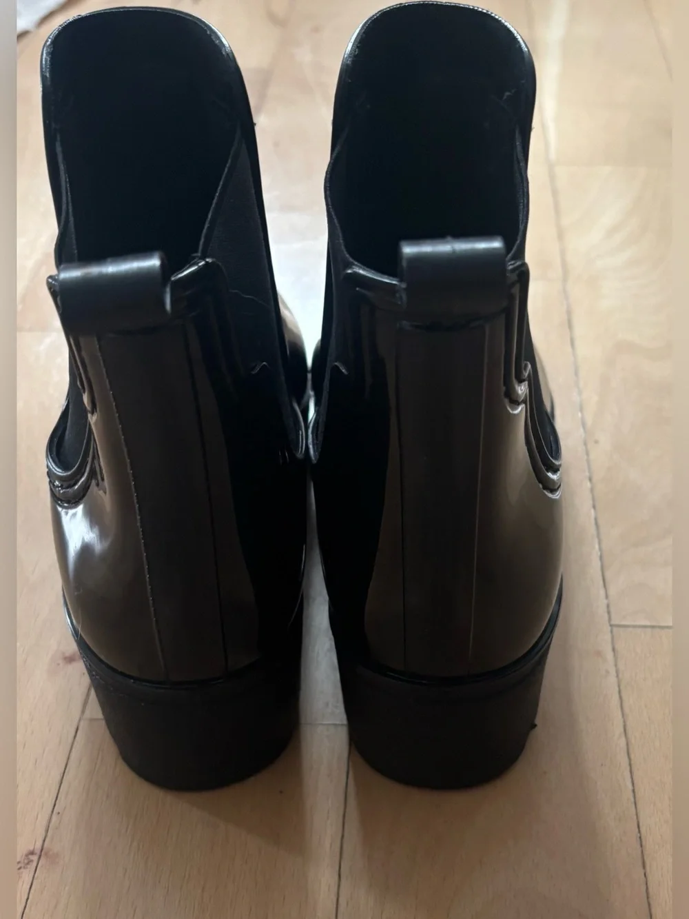 New Capelli of New York Black Glossy Chelsea-Style Boots Size 8